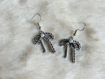 Silver Bow with Pearl