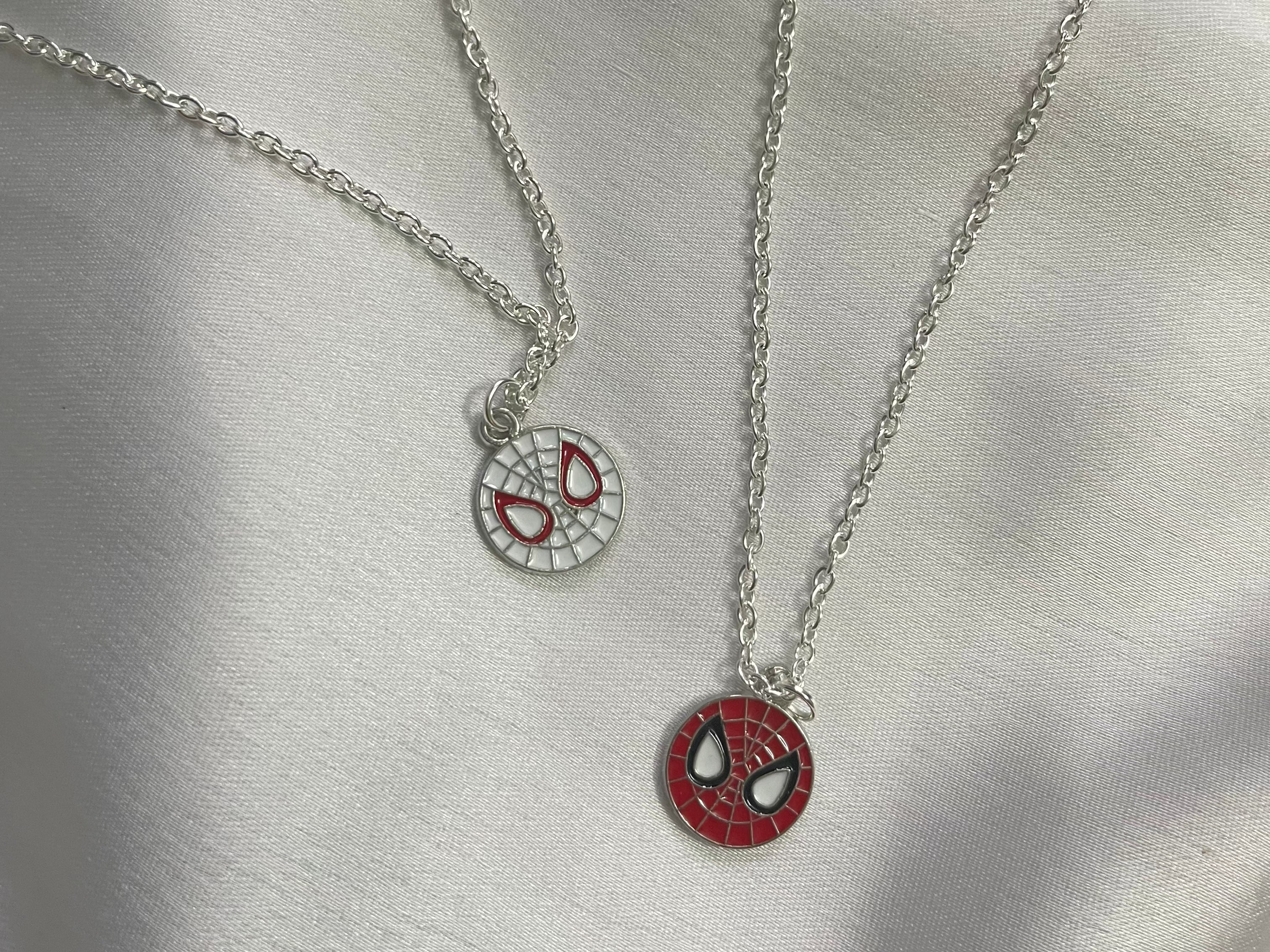 Spiderman & Gwen (Silver Base)