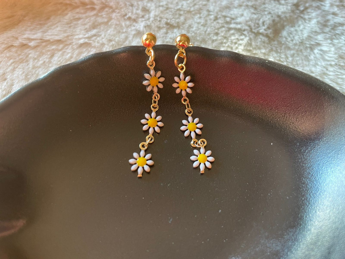 Mini Daisy Earrings