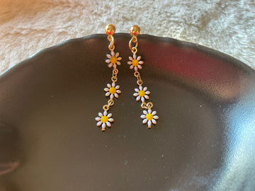 Mini Daisy Earrings