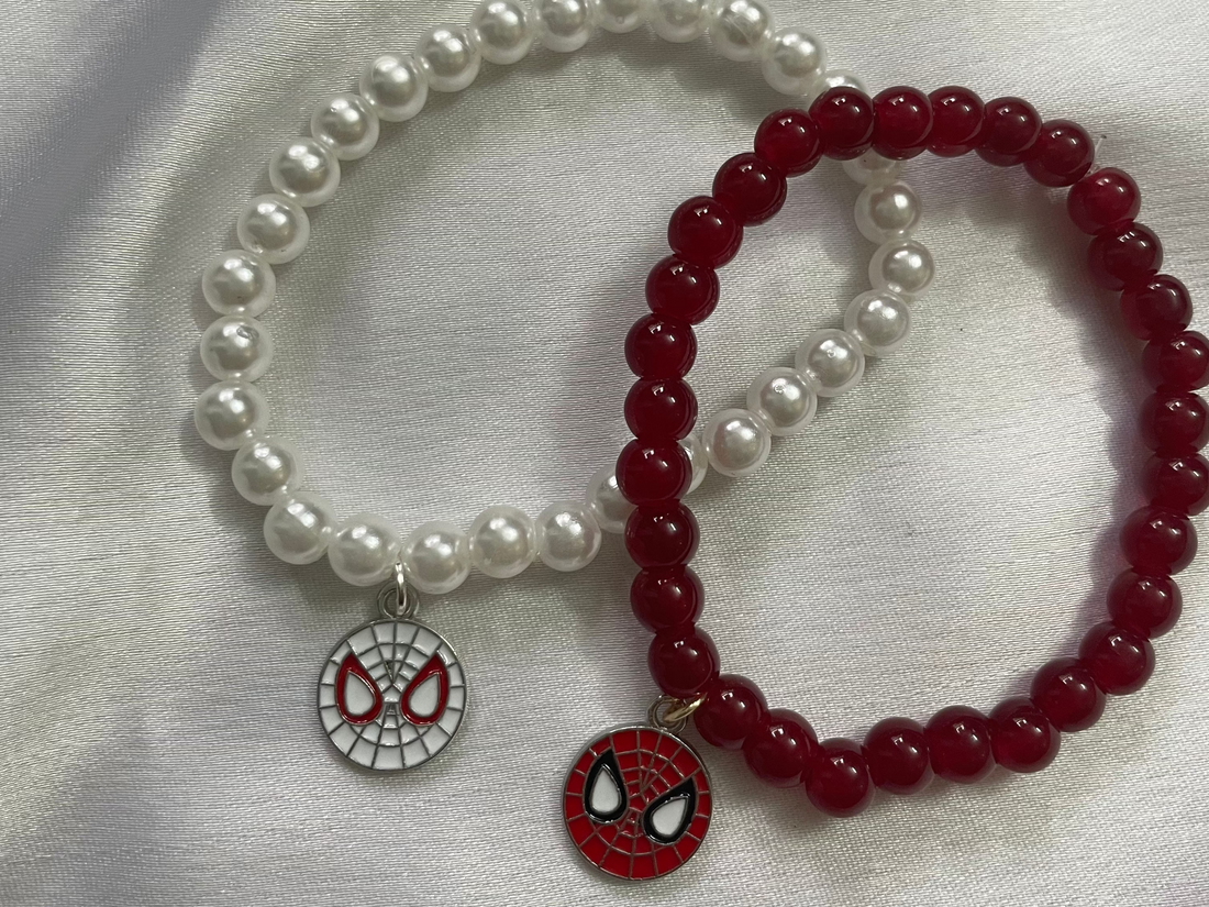 Spiderman & Gwen (Silver Base)