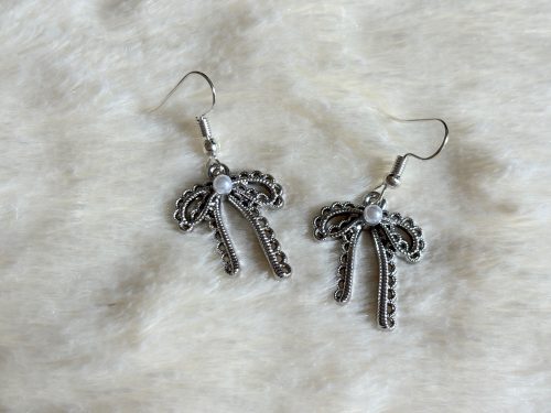 Silver Bow with Pearl